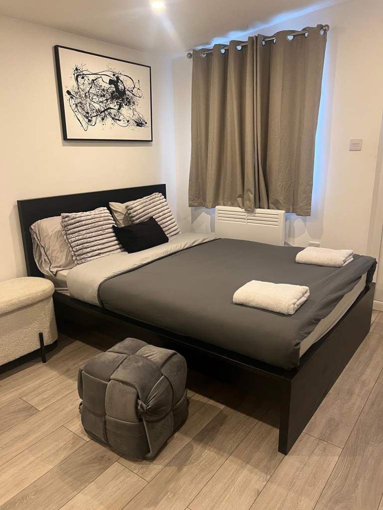 Room Brigstock Road in Greater London