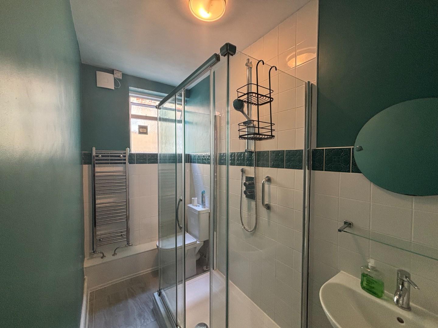 Flat Clive Road in Greater London