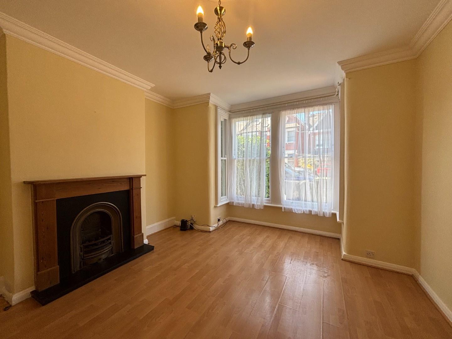 Flat Clive Road in Greater London