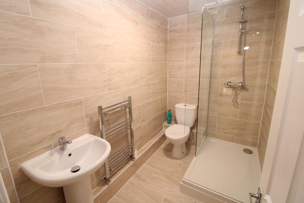 Flat Mottram Road in Tameside