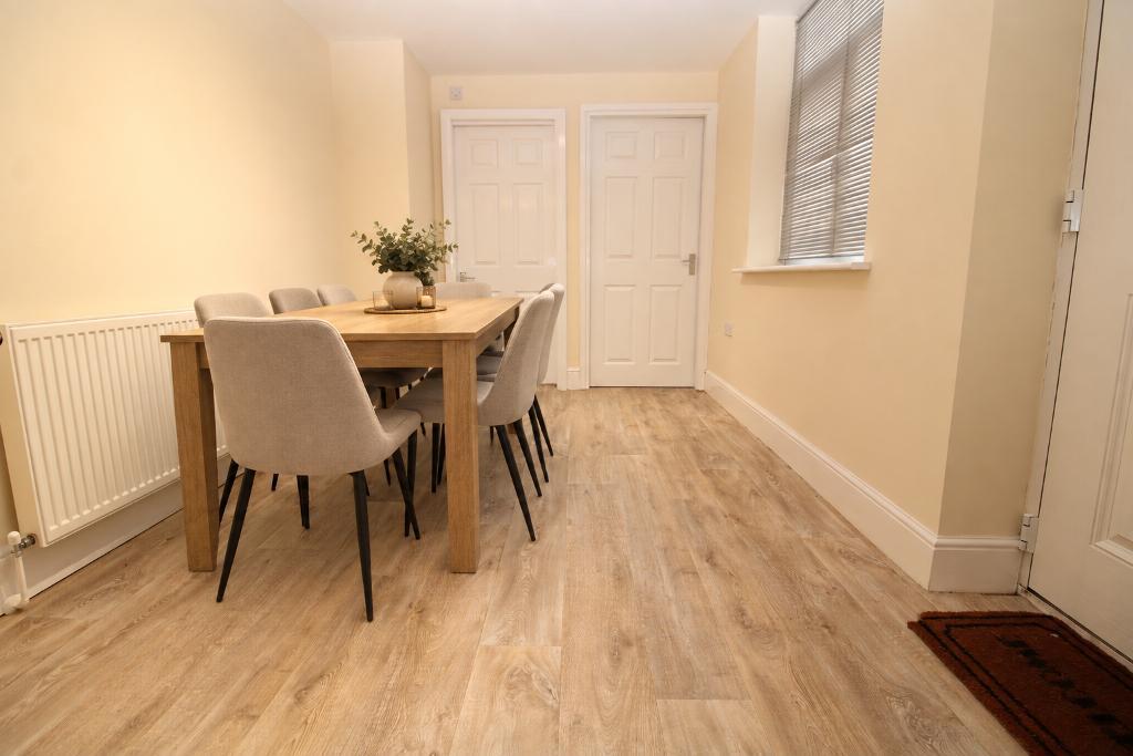 Flat Mottram Road in Tameside