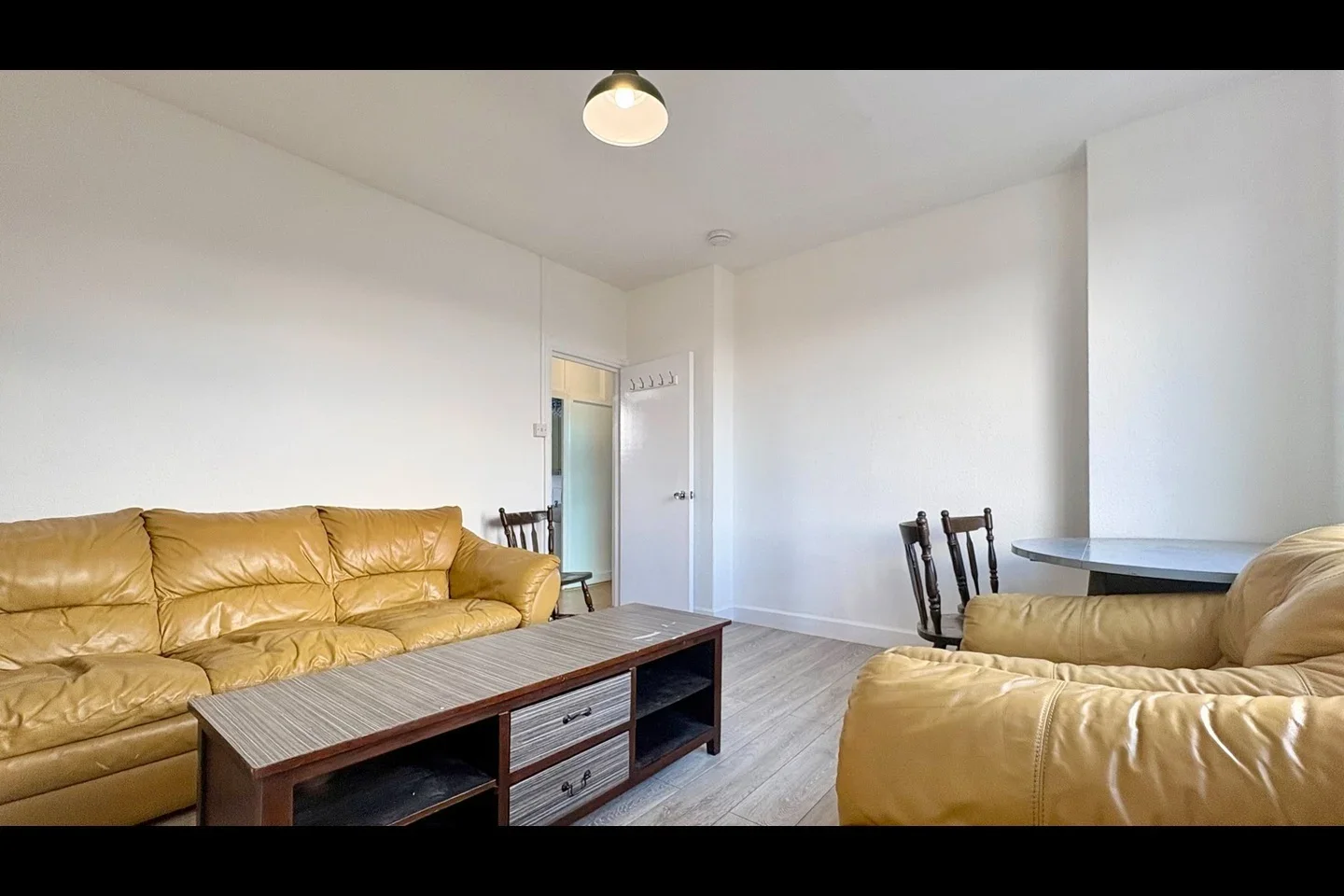 Flat Lyham Road in Greater London