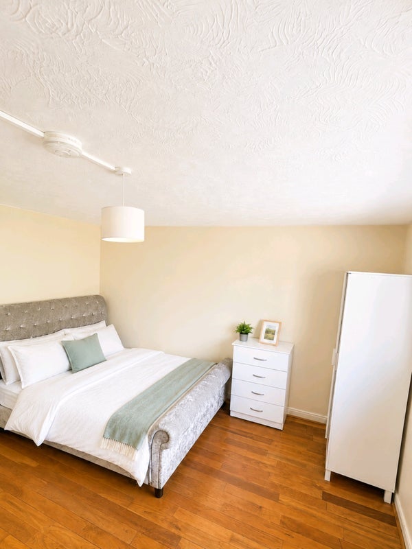 House Ferguson Close in Greater London
