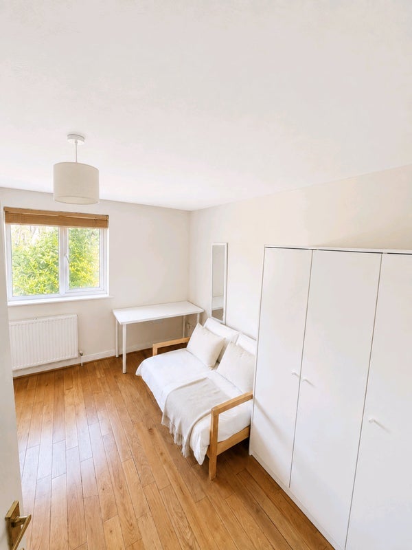House Ferguson Close in Greater London