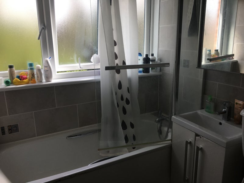 Room Hatherley Road in Greater London