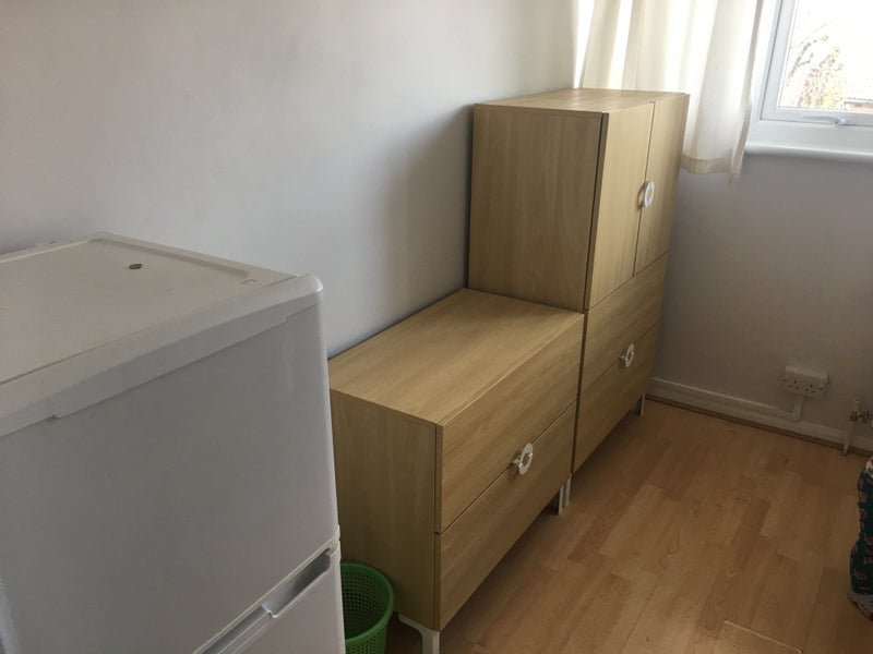 Room Hatherley Road in Greater London