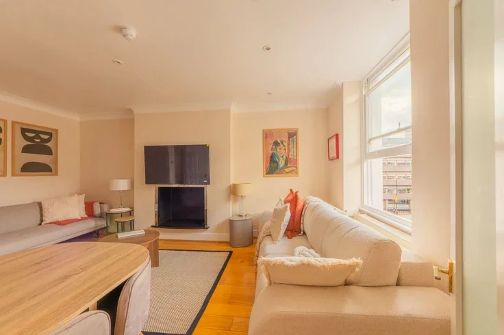 Flat Upper Berkeley Street in City of Westminster