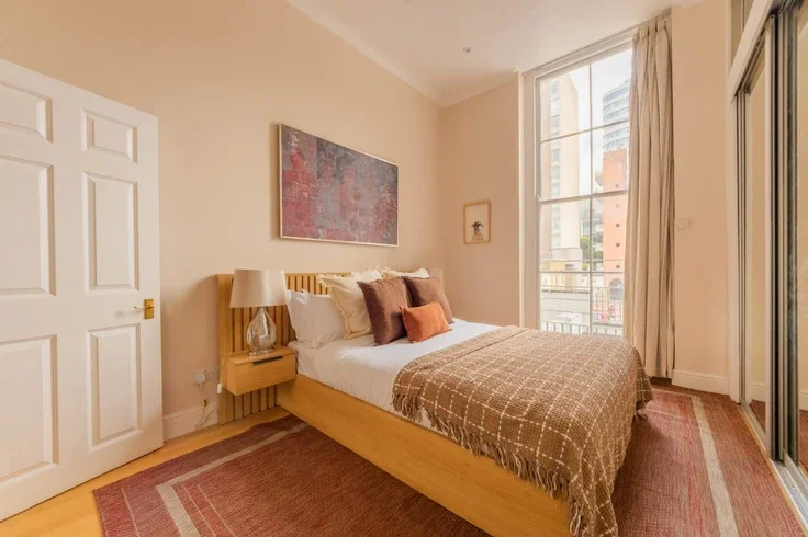 Flat Upper Berkeley Street in City of Westminster