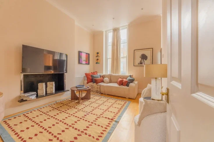 Flat Upper Berkeley Street in City of Westminster