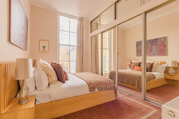 Flat Upper Berkeley Street in City of Westminster