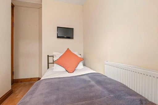 Room Chippenham Road in City of Westminster