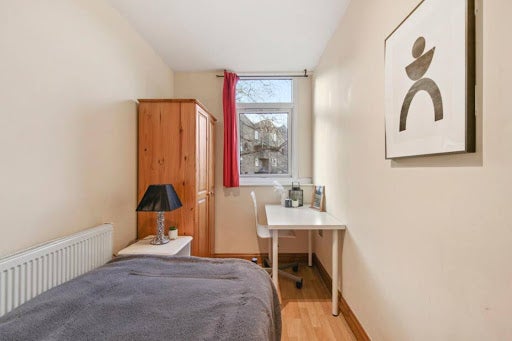 Room Chippenham Road in City of Westminster