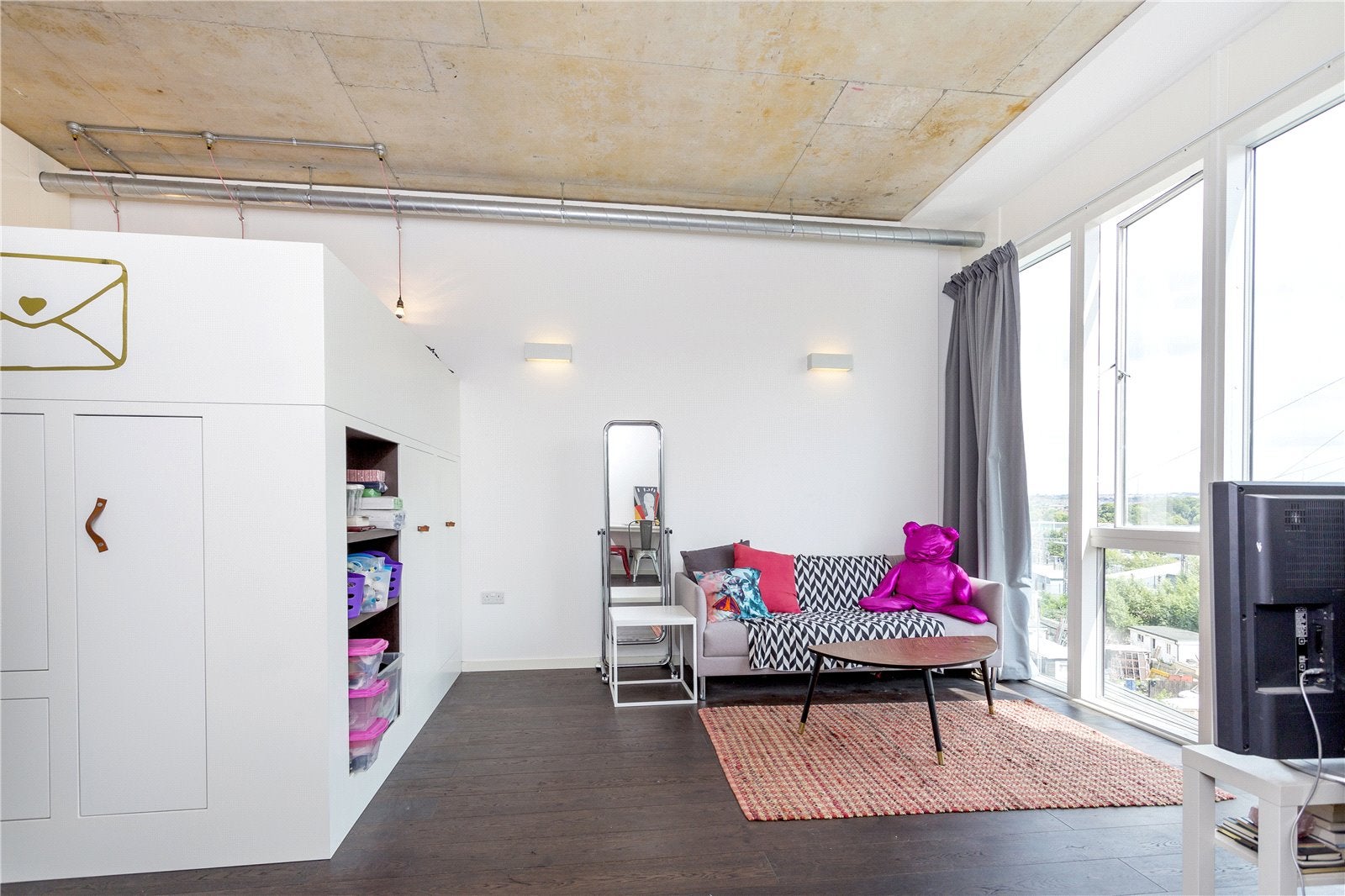 Flat Brickfield Road in Greater London