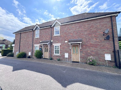 Flat Dedmere Road in Marlow