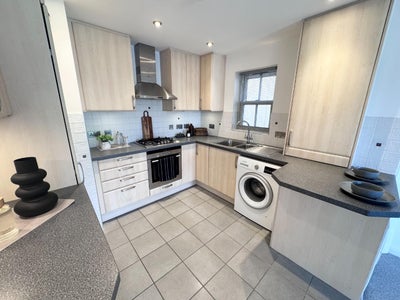 Flat Dedmere Road in Marlow