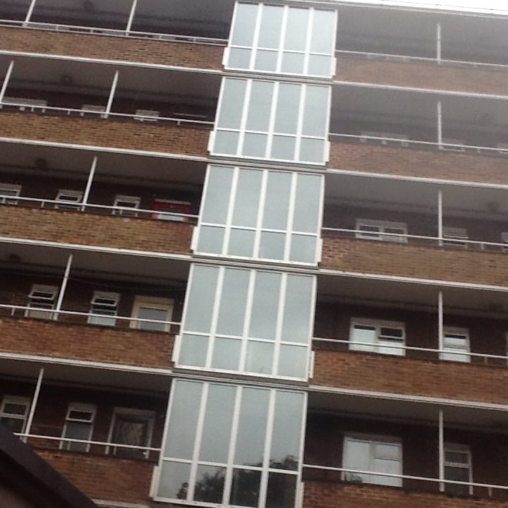 Room Harben Road in Greater London