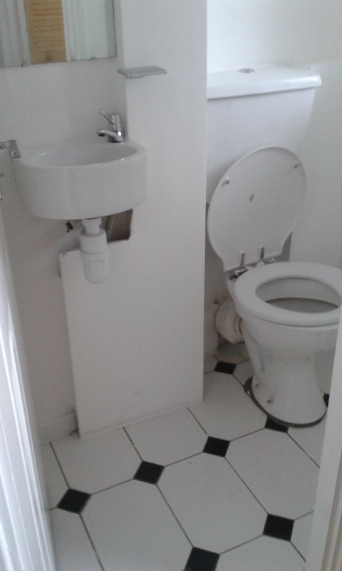 Room Harben Road in Greater London