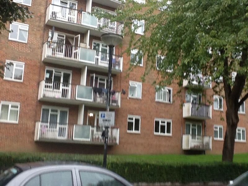 Room Harben Road in Greater London