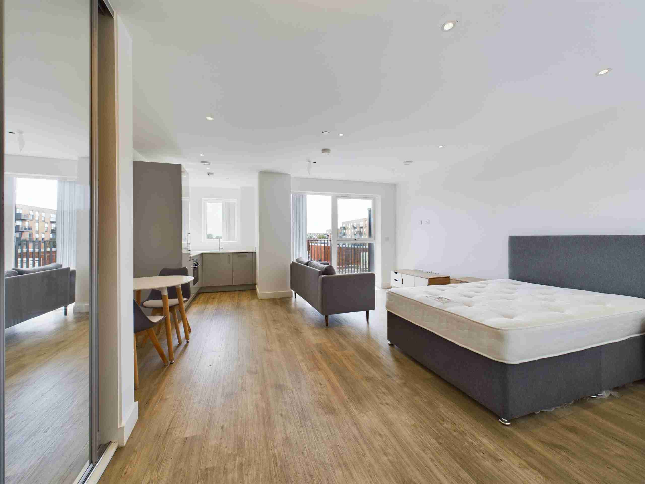 Flat St John's Road in Greater London