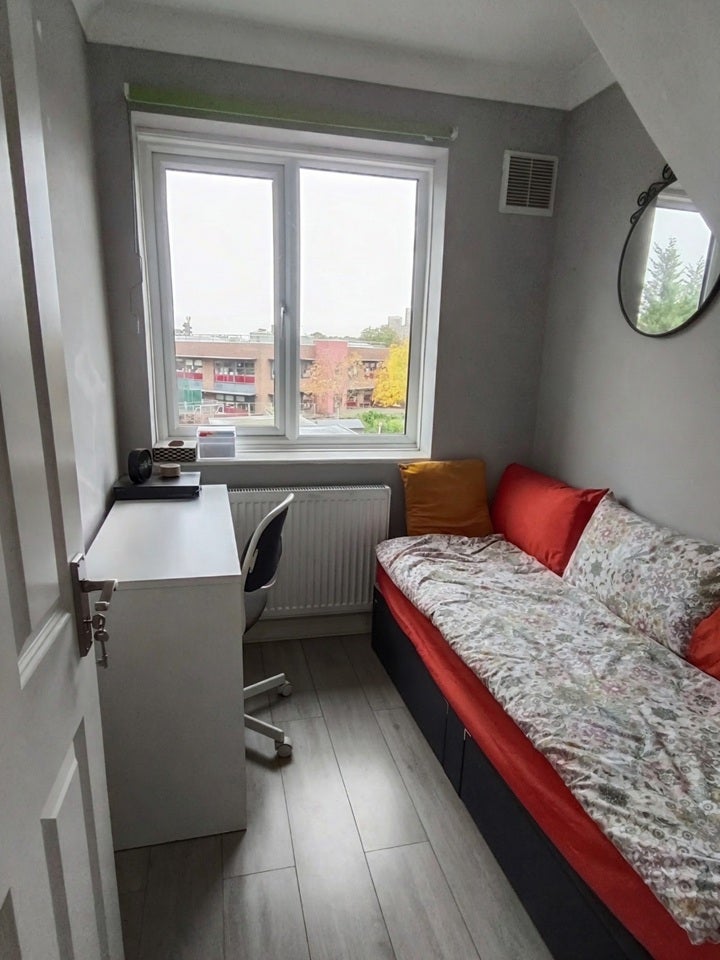 Room Farm Avenue in Greater London