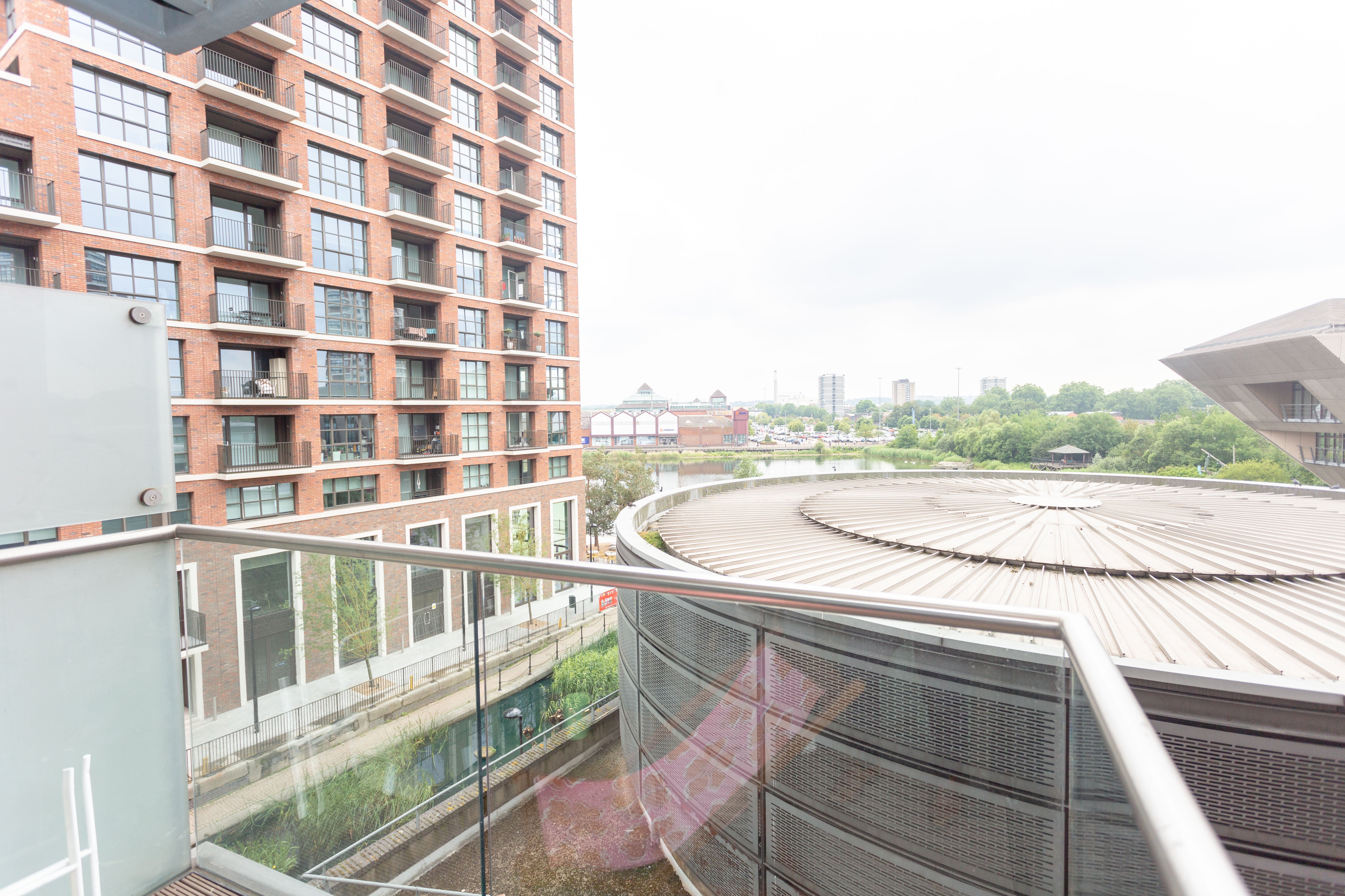 Flat Surrey Quays Road in Greater London