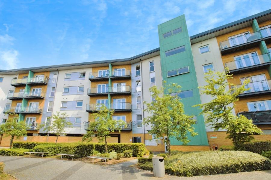 Flat Parkhouse Court in Welwyn Hatfield