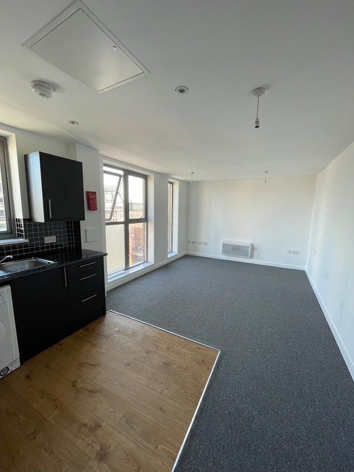 Flat Ley Street in Greater London
