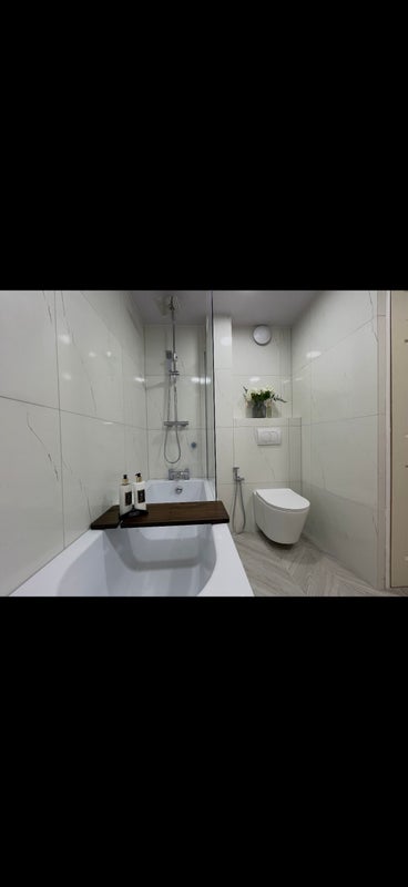 Flat Felixstowe Court in Greater London