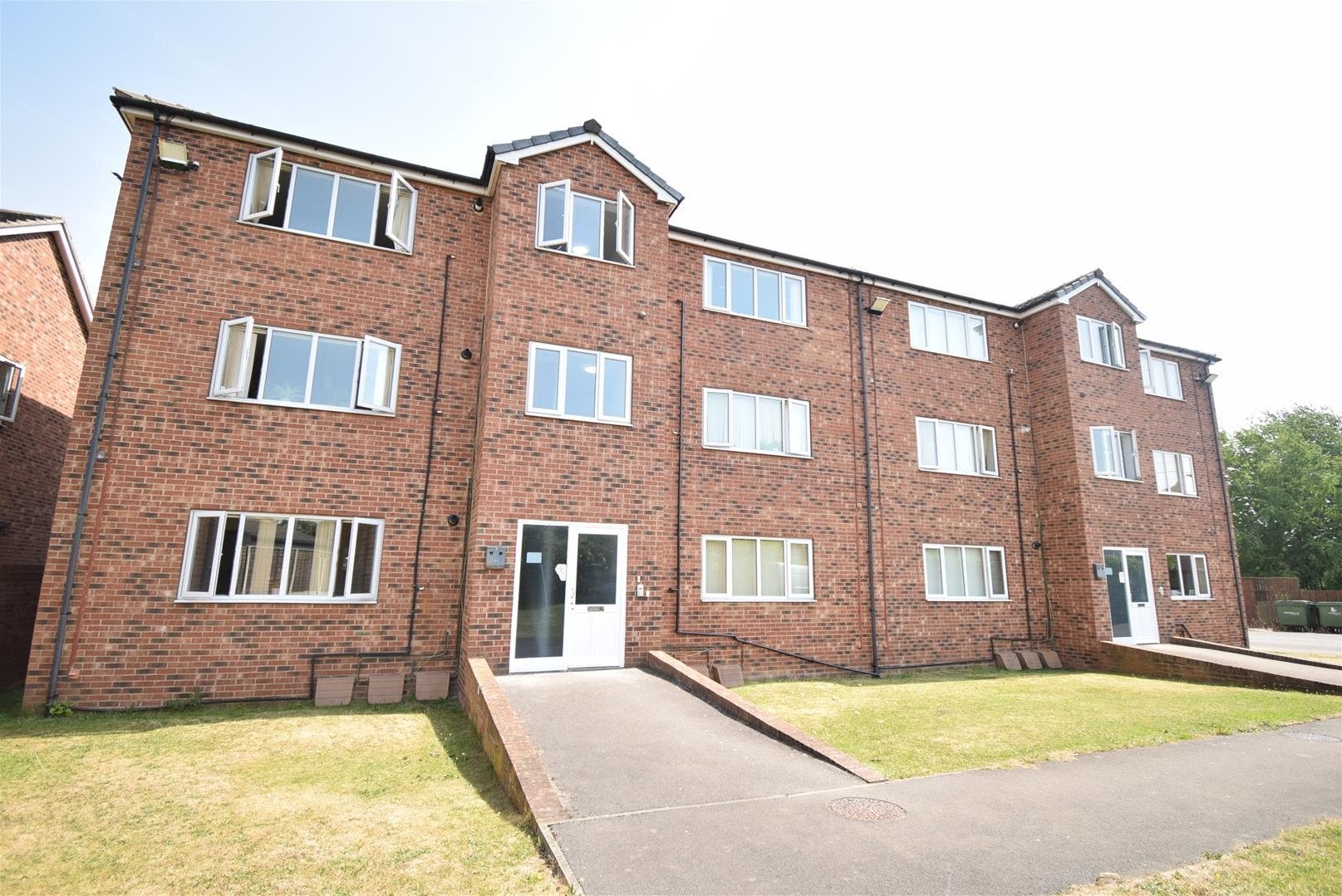 Flat Kinsley Street in Wakefield