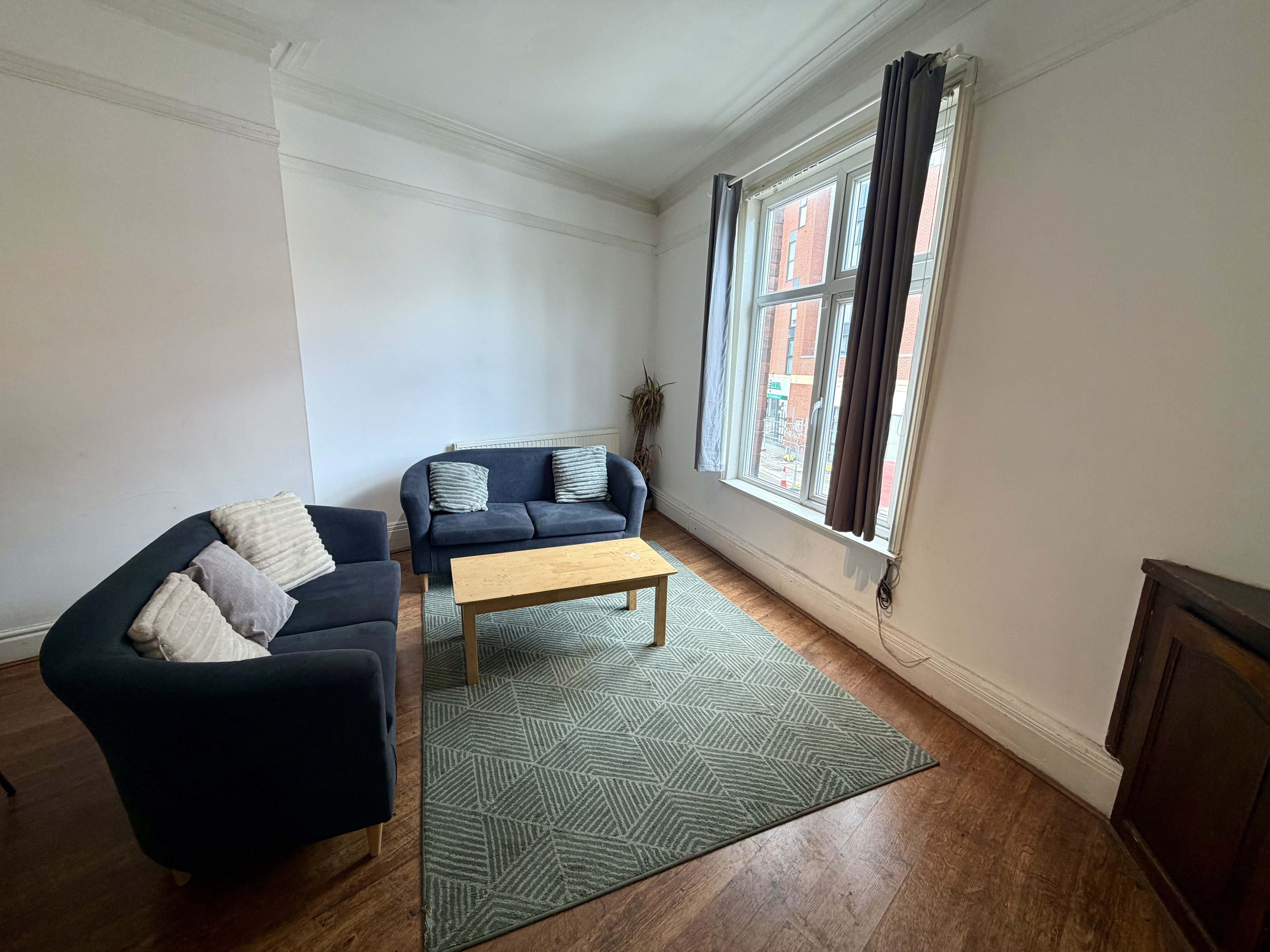 Flat Wilmslow Road in Manchester