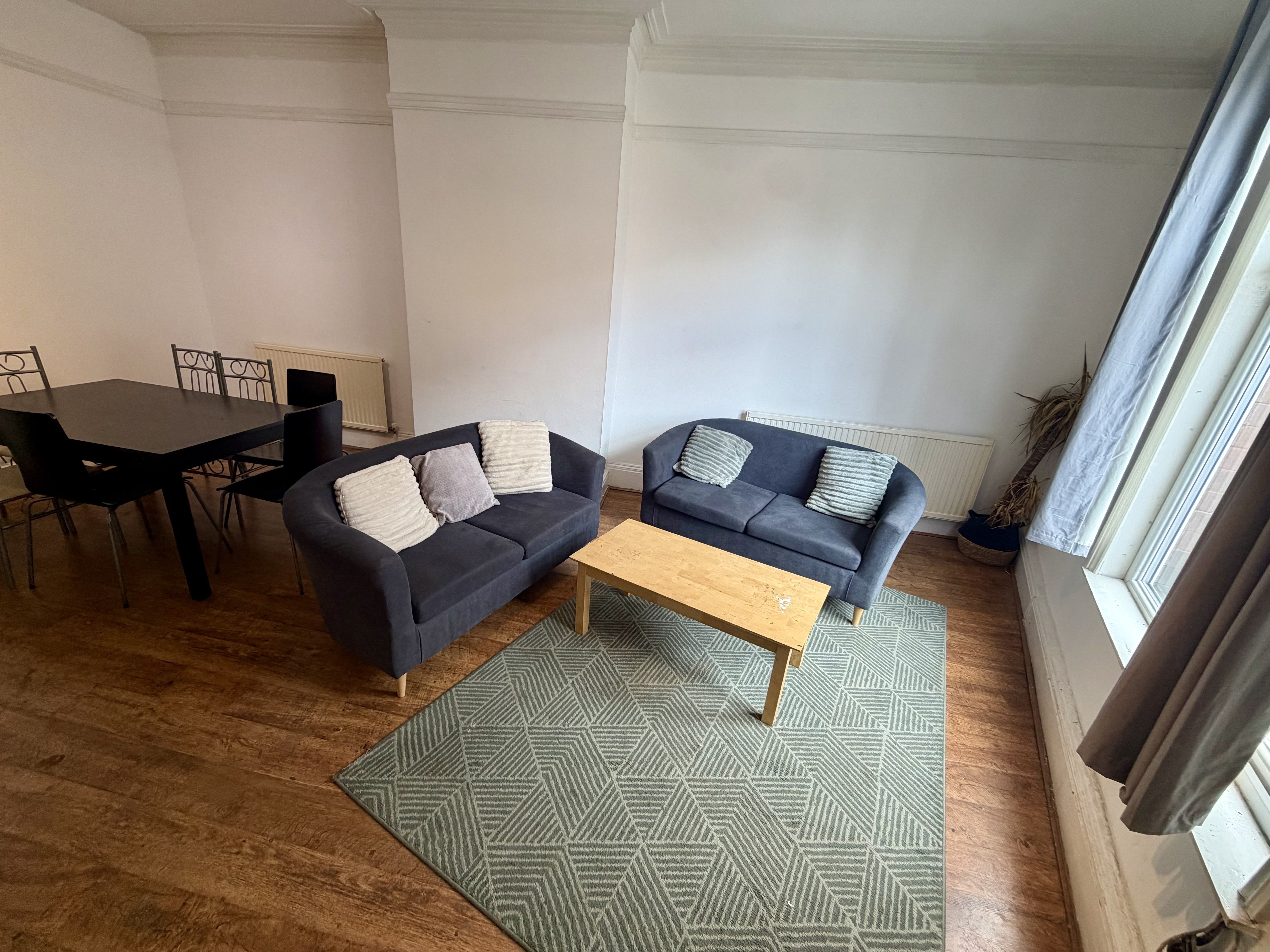 Flat Wilmslow Road in Manchester