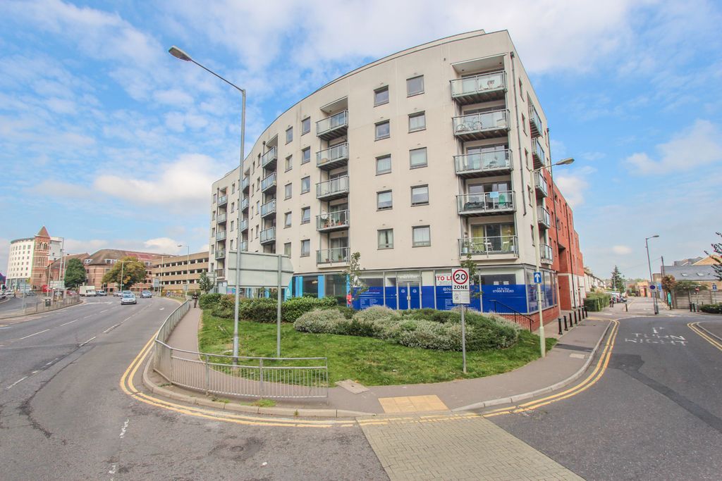 Flat Ashleigh Court in Preston