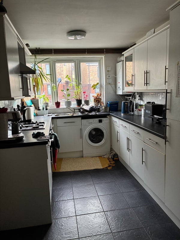 Room Benthal Road in Greater London