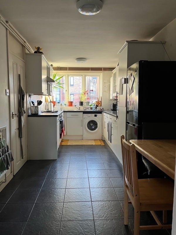 Room Benthal Road in Greater London