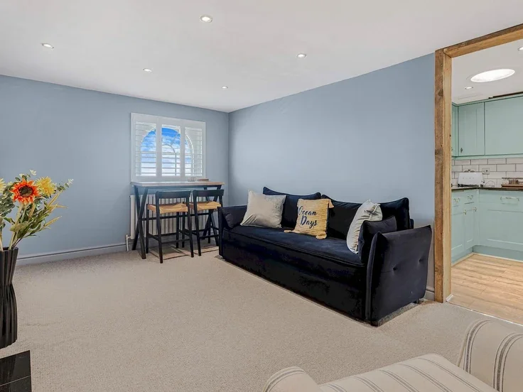 Flat Central Parade in Canterbury
