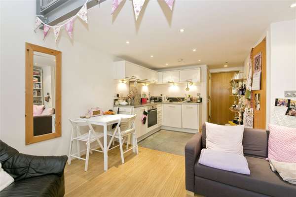 Flat Annette Road in Greater London