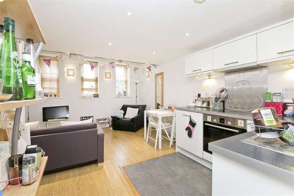 Flat Annette Road in Greater London