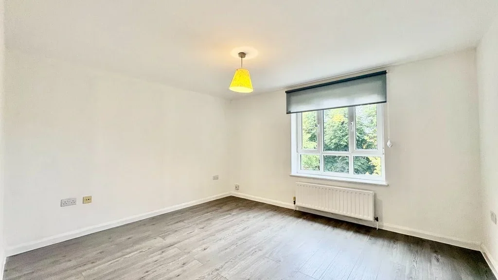 Flat Moorbeck Court in Greater London