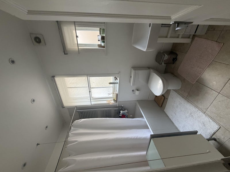 Room Fulham Palace Road in Greater London