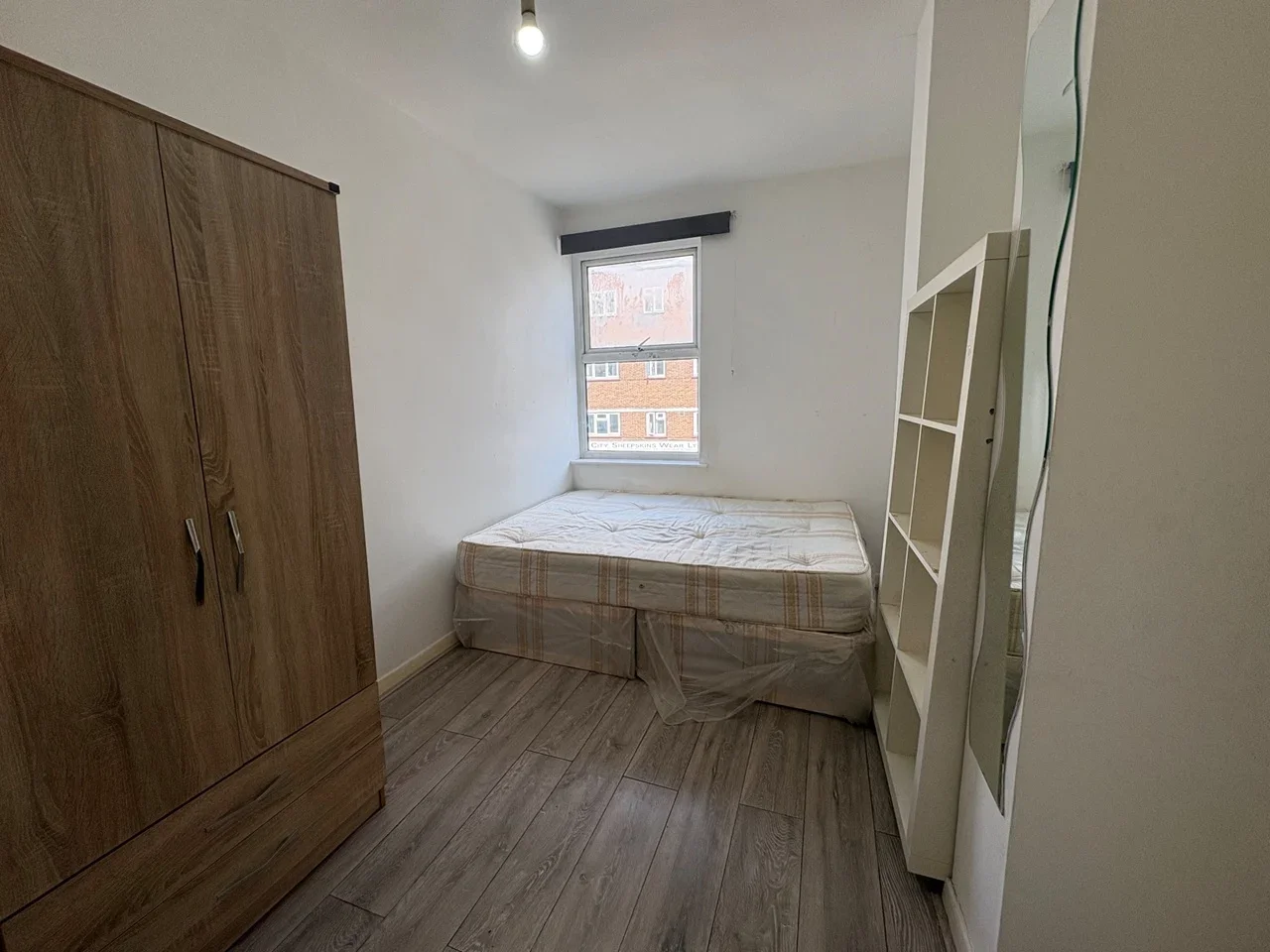 Room Bethnal Green Road in Greater London