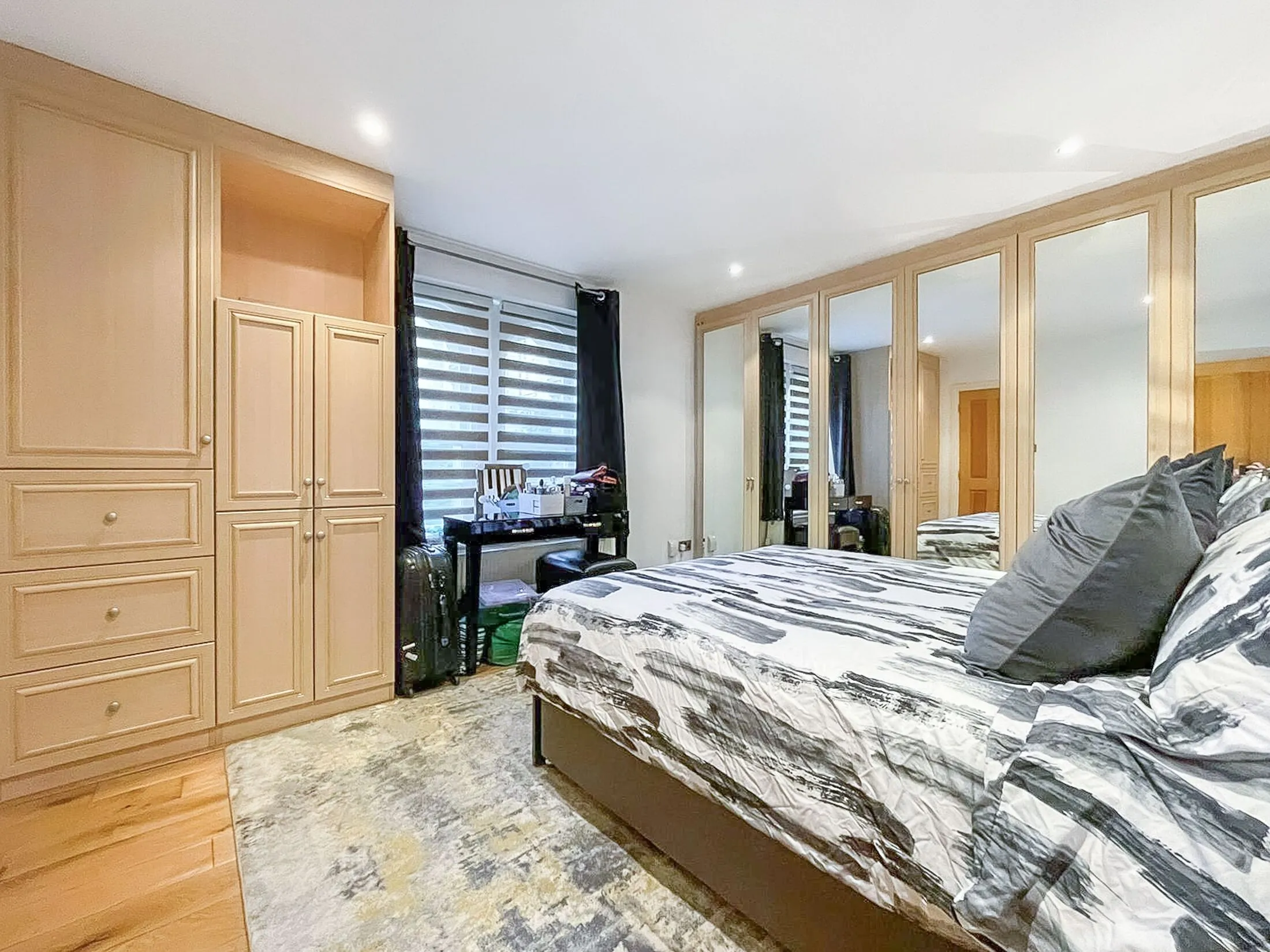 Flat Royal Drive in Greater London