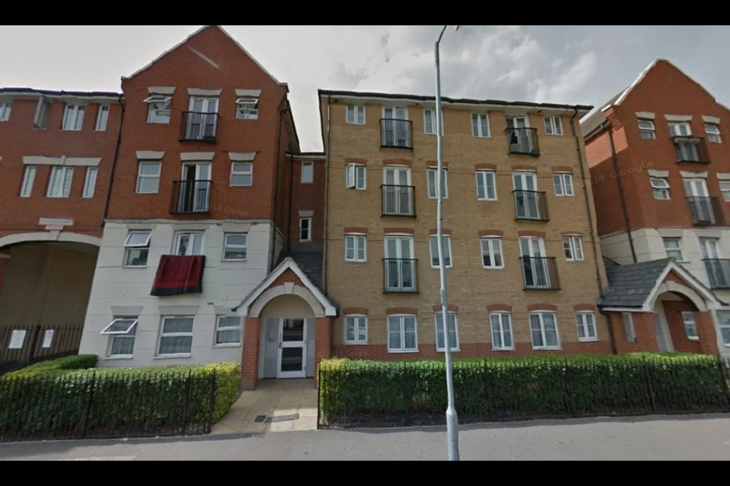 Flat Tanner Street in Greater London