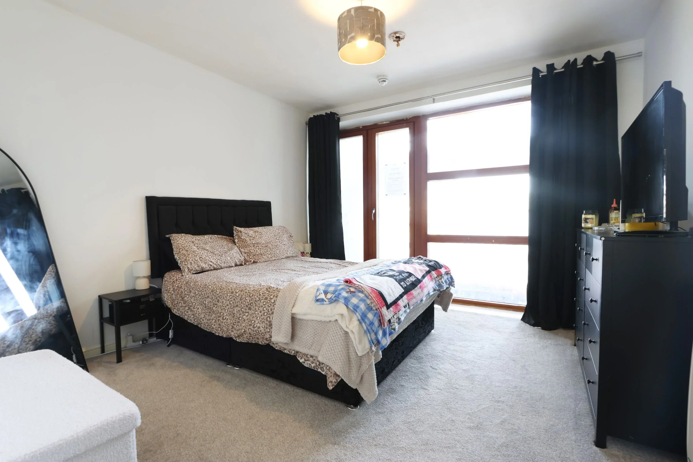 Flat The Quadrant in Bristol