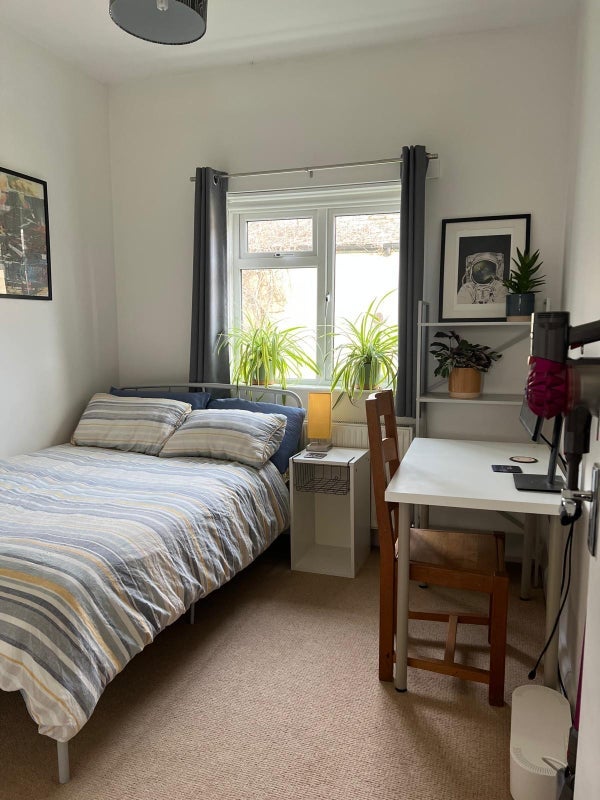 Room Playford Road in Greater London