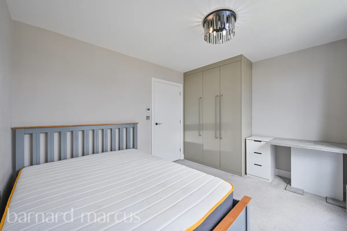 Flat Beaufort Road in Greater London