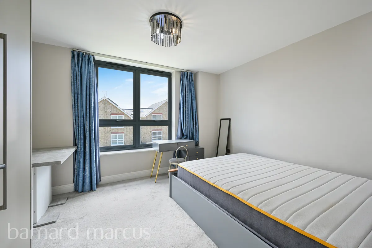 Flat Beaufort Road in Greater London