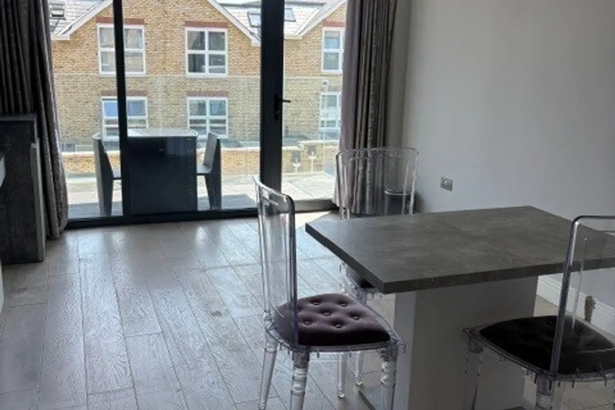 Flat Beaufort Road in Greater London