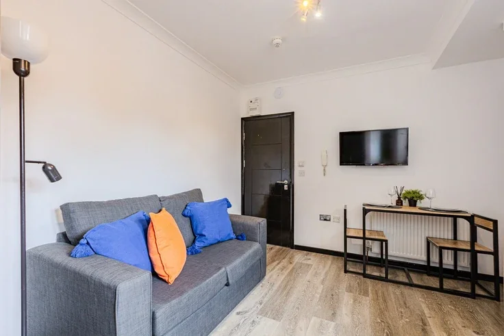 Flat Bouverie Place in City of Westminster