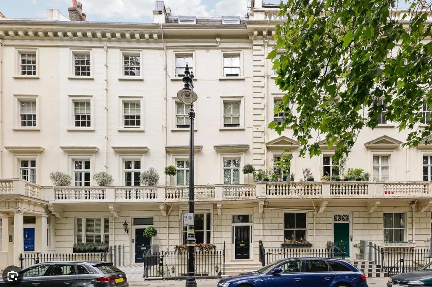 Flat Eccleston Square in City of Westminster