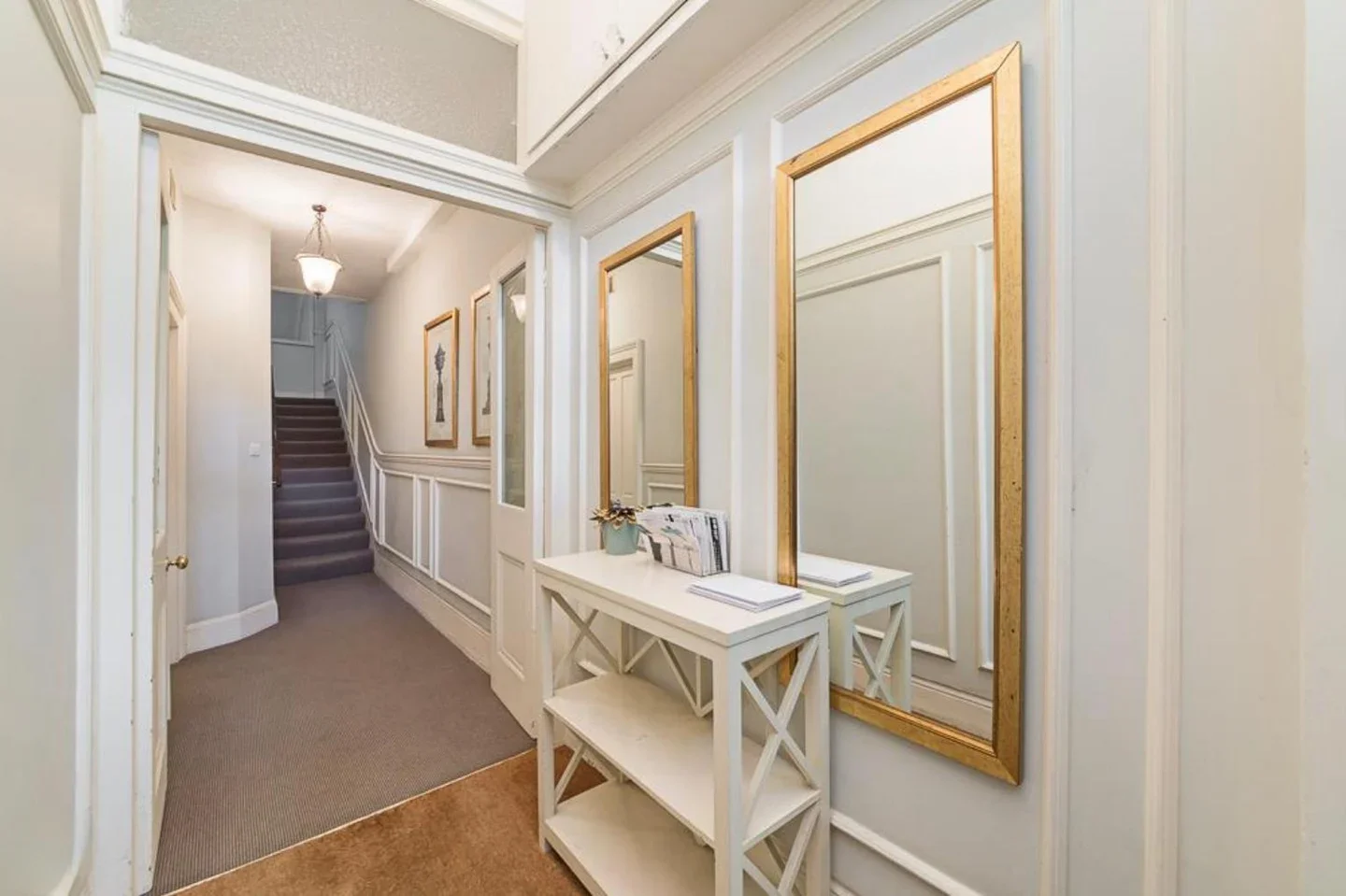 Flat Eccleston Square in City of Westminster